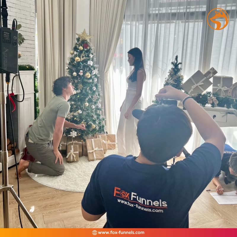 Tim Fox Funnels saat syuting untuk klien
